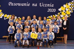 25.11.2020_slubowanie_klas_pierwszych_oraz_pasowanie_na_ucznia_37