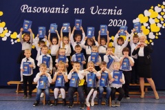 25.11.2020_slubowanie_klas_pierwszych_oraz_pasowanie_na_ucznia_42