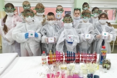 Kolejna lekcja projektu z Uniwersytetem Dzieci w klasie 3d. Co ma wspólnego kapusta z kwasem?