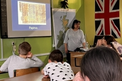 warsztaty dla uczniów klas 4-8 dotyczące historii książki oraz nowoczesnych urządzeń elektronicznych do czytania